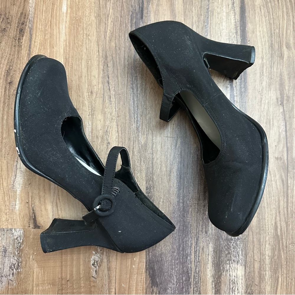 VTG Y2K 90s Black Chunky Mary Jane Kitten Heels 
Size 8.5